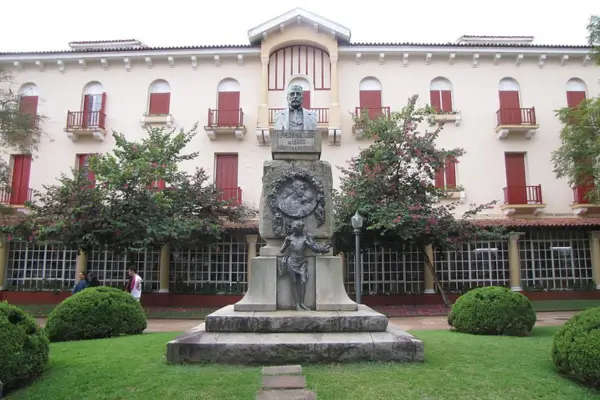 O que fazer em Poços de Caldas - Praça Pedro Sanches